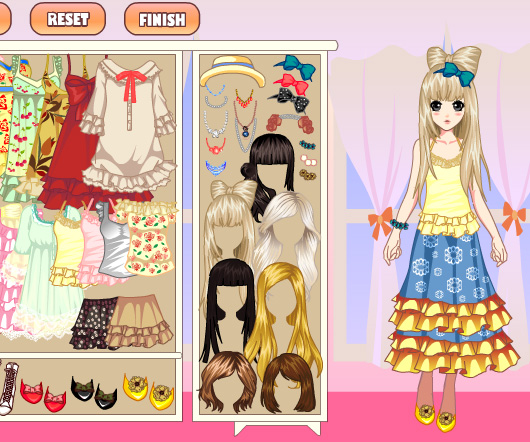 Laces Girl Dress Up game online. 